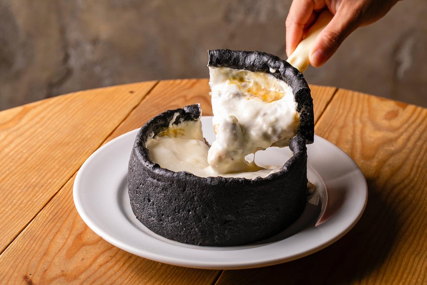 白のシカゴピザ(チーズソース)Sサイズ